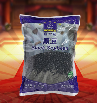 廚之選(HORECA SELECT)黑豆產(chǎn)自遼寧朝陽2.5kg每袋，用水洗凈后煮、炒、燉，或與大米、小米等其它糧食按比例放入制作各種營養(yǎng)米粥，經(jīng)常食用，有益健康。富含多種維生素、礦物質(zhì)及微量元素，營養(yǎng)美味，深受廣大消費者的認(rèn)可與喜愛。
