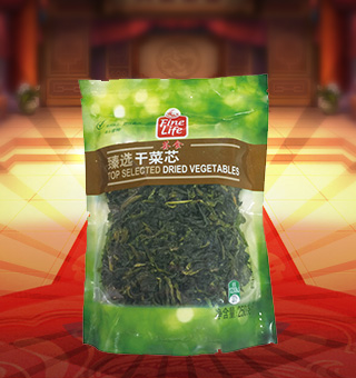 薈食(FINE LIFE)干菜芯產(chǎn)自浙江嘉興250g每袋，經(jīng)蔬菜干燥工藝精制而成的干菜芯，不含防腐劑及色素，鮮嫩爽口、清香純正、方便存放和使用。它可以做不同風(fēng)味的冷菜，也可以清炒或者加其他肉食輔料，加一些簡單的調(diào)味料就可以制作成鮮香爽口的菜心湯。它還是面條的好配料。