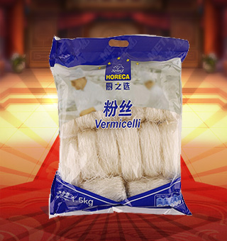 廚之選粉絲產(chǎn)自山東招遠(yuǎn)1.5kg每袋，精選優(yōu)質(zhì)綠豆淀粉等為原料，融合水精制而成，品質(zhì)優(yōu)良，天然上等，營養(yǎng)豐富。入口順滑，口齒留香，產(chǎn)品選料考究，口味純正，美味又健康，品質(zhì)優(yōu)質(zhì)，值得信賴。塑料質(zhì)地包裝，粉絲分明可見，食用簡單方便，是廚房常備品的上佳選擇。