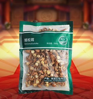 閩融臻選姬松茸產(chǎn)自黑龍江牡丹江200g每袋，姬松茸菌蓋嫩，菌柄脆，口感極好，蛋白質(zhì)組成中包括十八種氨基酸，人體的八種必需氨基酸齊全，還含有多種維生素和麥角甾醇。姬松茸營養(yǎng)極其豐富，而且組配合乎人體健康要求，尤其引人注目的是醫(yī)藥保健價值。據(jù)報道，其多糖含量為食用蕈菌之首，特別是所含甘露聚糖對抑制腫瘤(尤其是腹水癌)、醫(yī)療痔瘺、增強精力、防治心血管病等都有神效。