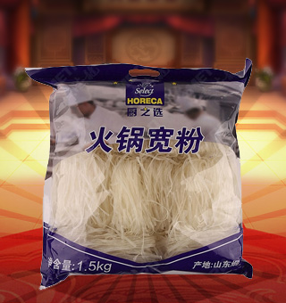 廚之選火鍋寬粉產(chǎn)自山東煙臺(tái)1.5kg每袋，精選優(yōu)質(zhì)木薯淀粉等為原料，融合水精制而成，品質(zhì)優(yōu)良，天然上等，營養(yǎng)豐富。入口順滑，口齒留香，產(chǎn)品選料考究，口味純正，美味又健康，品質(zhì)優(yōu)質(zhì)，值得信賴。塑料質(zhì)地包裝，粉絲分明可見，食用簡單方便，是廚房常備品的上佳選擇。