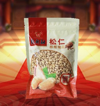 新閩融松仁產(chǎn)自吉林松源350g每袋，精選優(yōu)質(zhì)松仁為原料，經(jīng)先進(jìn)工藝精心制作而成，粒粒飽滿，天然原味，輕松享受。松仁中富含豐富的蛋白質(zhì)、脂肪、碳水化合物及鈉等微量元素，有助于補(bǔ)充人體所需。采用精美袋式包裝，大氣上檔次，適合開袋即食或煲粥，食法多樣，是你居家生活的必備選擇。