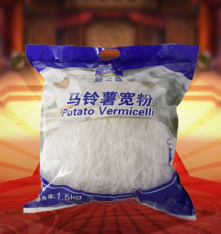 廚之選馬鈴薯寬粉產(chǎn)自山東煙臺(tái)1.5kg每袋，選用上等馬鈴薯，脫毒種薯嚴(yán)格培育，得天獨(dú)厚的自然條件，精心制作而成。采用上乘工藝，配合先進(jìn)的生產(chǎn)技術(shù)，品質(zhì)安全有保障，讓您吃的放心。