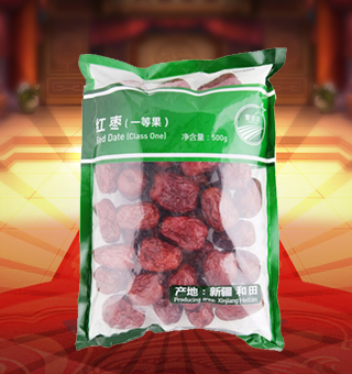 閩融紅棗(一等果)產(chǎn)自新疆和田500g每袋，精選優(yōu)質(zhì)新疆和田紅棗為原料，經(jīng)先進工藝精心制作而成，個大飽滿，棗香濃郁，輕松享受。紅棗中富含豐富的蛋白質(zhì)、脂肪、碳水化合物及鈉等微量元素，有助于補充人體所需。采用精美袋式包裝，大氣上檔次，適合煮粥、煲湯、泡水等，食法多樣，是你居家生活的必備選擇。