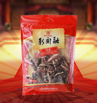 新閩融紅菇產(chǎn)自云南普洱150g每袋，精選優(yōu)質(zhì)原材料，綠色種植，陽光充沛，人工采摘篩選，品質(zhì)保證，不添加任何防腐劑與人工色素。色澤嫩白，菇形圓正，口感細膩香醇，是家庭、賓館、餐廳、席間的上等佐料，保留了豐富的營養(yǎng)成分。采取透明包裝，新鮮清晰可見，干凈衛(wèi)生，方便存放冷藏，方便消費者們的選購，安全健康，放心購買。