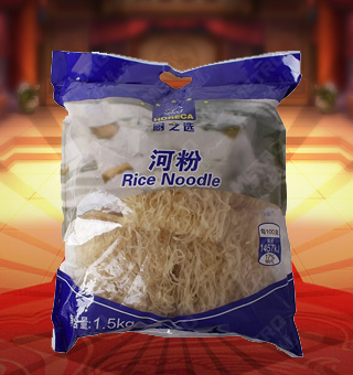 廚之選河粉產(chǎn)自福建莆田1.5kg每袋，選用優(yōu)質(zhì)食材，易熟、耐煮、不糊湯，口感順滑口感好，濃濃香味。采用上乘工藝，配合先進(jìn)的生產(chǎn)技術(shù)，品質(zhì)安全有保障，讓您吃的放心。