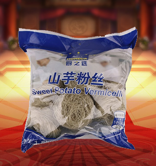 廚之選山芋粉絲產(chǎn)自山東煙臺(tái)1.5kg每袋，精選優(yōu)質(zhì)綠豆淀粉等為原料，融合水精制而成，品質(zhì)優(yōu)良，天然上等，營養(yǎng)豐富。入口順滑，口齒留香，產(chǎn)品選料考究，口味純正，美味又健康，品質(zhì)優(yōu)質(zhì)，值得信賴。塑料質(zhì)地包裝，粉絲分明可見，食用簡單方便，是廚房常備品的上佳選擇。