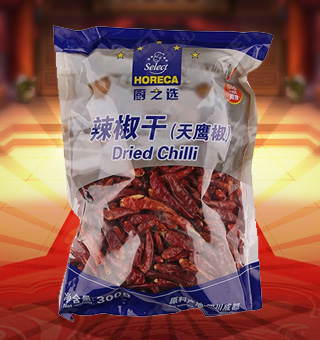 廚之選HS辣椒干(天鷹椒)產(chǎn)自四川成都300g每袋，精選辣椒為原材料，經(jīng)人工清洗去雜等多道工序，精心制作而成。質(zhì)地干燥，選料考究，口味純正，香辣可口，特有的醇香，品質(zhì)有保障。塑料質(zhì)地包裝，其含有豐富營養(yǎng)，使用方便，美味可口，深受廣大消費者青睞。