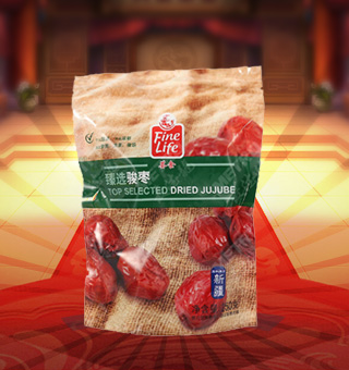 薈食(FINE LIFE)臻選駿棗產(chǎn)自新疆和田250g每袋，薈食臻選駿棗中富含豐富的蛋白質(zhì)、脂肪、碳水化合物及鈉等微量元素，有助于補充人體所需。采用精美袋式包裝，大氣上檔次，適合煮粥、煲湯、泡水等，食法多樣，是你居家生活的必備選擇。