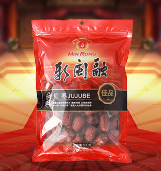 新閩融品珍閣和田佳品紅棗產(chǎn)自新疆和田500g每袋，和田紅棗是產(chǎn)自新疆和田地區(qū)的紅棗，又名“和田大棗” 和田紅棗以其個大、皮薄、核小、肉厚、顏色好、干而不皺出名。