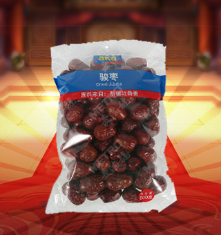 宜客(AKA)駿棗產(chǎn)自新疆吐魯番500g每袋，精選優(yōu)質(zhì)新疆吐魯番紅棗為原料，經(jīng)先進工藝精心制作而成，個大皮薄，核小肉厚，輕松享受。宜客駿棗中富含豐富的蛋白質(zhì)、脂肪、碳水化合物及鈉等微量元素，有助于補充人體所需。采用精美袋式包裝，大氣上檔次，適合煲湯、煲粥、泡水等，食法多樣，是你居家生活的必備選擇。 