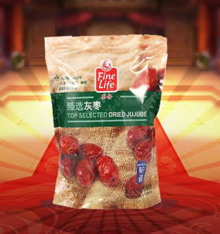 薈食(FINE LIFE)臻選灰棗產(chǎn)自新疆和田500g每袋，精選優(yōu)質(zhì)新疆和田紅棗為原料，經(jīng)先進工藝精心制作而成，肉質(zhì)緊實，濕度適中，輕松享受。薈食臻選灰棗中富含豐富的蛋白質(zhì)、脂肪、碳水化合物及鈉等微量元素，有助于補充人體所需。采用精美袋式包裝，大氣上檔次，適合煲粥、泡茶、做餡等，食法多樣，是你居家生活的必備選擇