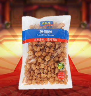宜客(AKA)桂圓粒產(chǎn)自福建莆田500g每袋，精選優(yōu)質(zhì)桂圓為原料，經(jīng)先進工藝精心制作而成，果實渾圓，果肉晶瑩易剝離，輕松享受。薈食臻選桂圓中富含豐富的蛋白質(zhì)、脂肪、碳水化合物及鈉等微量元素，有助于補充人體所需。采用精美袋式包裝，大氣上檔次，果肉適合煮粥、煲湯等，食法多樣，是你居家生活的必備選擇。