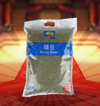 宜客(AKA)綠豆產(chǎn)自吉林白城5kg每袋，精選優(yōu)質(zhì)綠豆，粒粒飽滿，用清水洗凈，與百合、蓮子等燉湯；與大米熬綠豆粥等。富含人體所需的多種維生素、礦物質(zhì)及微量元素，營養(yǎng)健康，深受廣大消費者的認(rèn)可與喜愛。