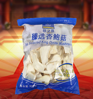 廚之選(HS)臻選杏鮑菇產(chǎn)自福建古田500g每袋，精選優(yōu)質(zhì)杏鮑菇，經(jīng)先進工藝加工而成，其味清香可口，質(zhì)地細膩，是一種風味獨特的食用菌。將本品用清水洗凈浸泡后，可直接與肉絲爆炒、排骨煲湯，或作為佐料，葷素皆宜。本產(chǎn)品采用的是袋裝的包裝方式，包裝較輕，讓您攜帶起來更加的方便自如。