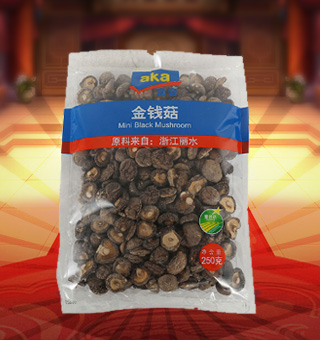 宜客(AKA)金錢菇產(chǎn)自浙江麗水250g每袋，精選優(yōu)質(zhì)金錢菇，經(jīng)先進工藝加工而成，其味清香可口，質(zhì)地細膩，是一種風味獨特的食用菌。將本品用清水洗凈浸泡后，可直接與肉絲爆炒、排骨煲湯，或作為佐料，葷素皆宜本產(chǎn)品采用的是袋裝的包裝方式，包裝較輕，讓您攜帶起來更加的方便自如。