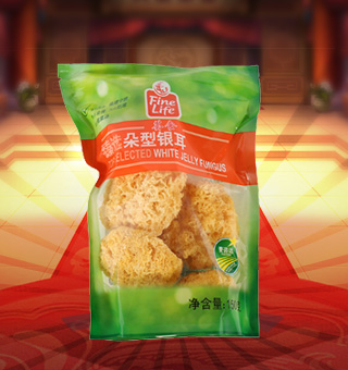 薈食(FINE LIFE)臻選朵型銀耳產(chǎn)自福建寧德150g每袋，精選優(yōu)質(zhì)片狀銀耳經(jīng)過領(lǐng)先工藝烘干而成，衛(wèi)生安全，色澤乳白色，半透明，柔軟有彈性?？芍苯优c肉絲爆炒、與枸杞、紅棗煲湯，或作為佐料，葷素皆宜，食法多樣，是一道美味食材。采用透明的塑料包裝，大氣美觀，新鮮清晰可見，方便消費(fèi)者們的選購，質(zhì)量保證，放心購買。