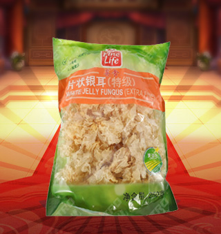 薈食(FINE LIFE)特級片狀銀耳產(chǎn)自福建寧德250g每袋，精選優(yōu)質(zhì)片狀銀耳經(jīng)過領(lǐng)先工藝烘干而成，衛(wèi)生安全，色澤乳白色，半透明，柔軟有彈性。可直接與肉絲爆炒、與枸杞、紅棗煲湯，或作為佐料，葷素皆宜，食法多樣，是一道美味食材。采用透明的塑料包裝，大氣美觀，新鮮清晰可見，方便消費(fèi)者們的選購，質(zhì)量保證，放心購買。